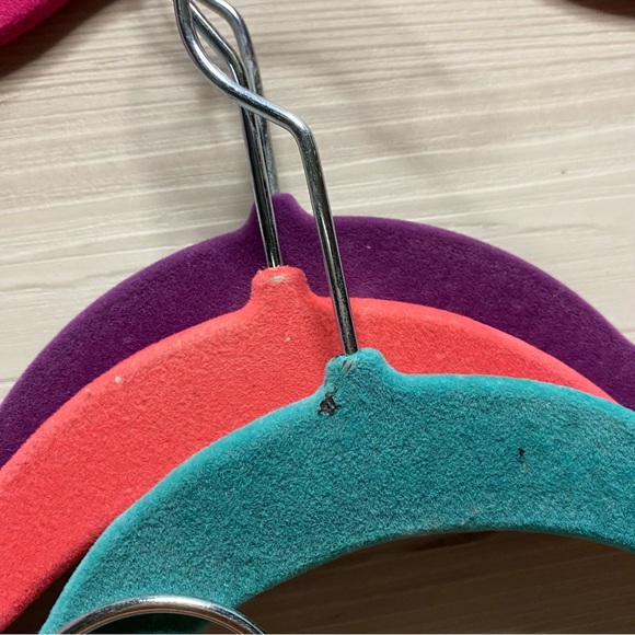 18-pc Bundle of Assorted Color Hangers - Picture 4 of 4